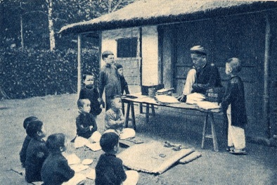 Thầy giáo dạy Sử đi đạp xích lô